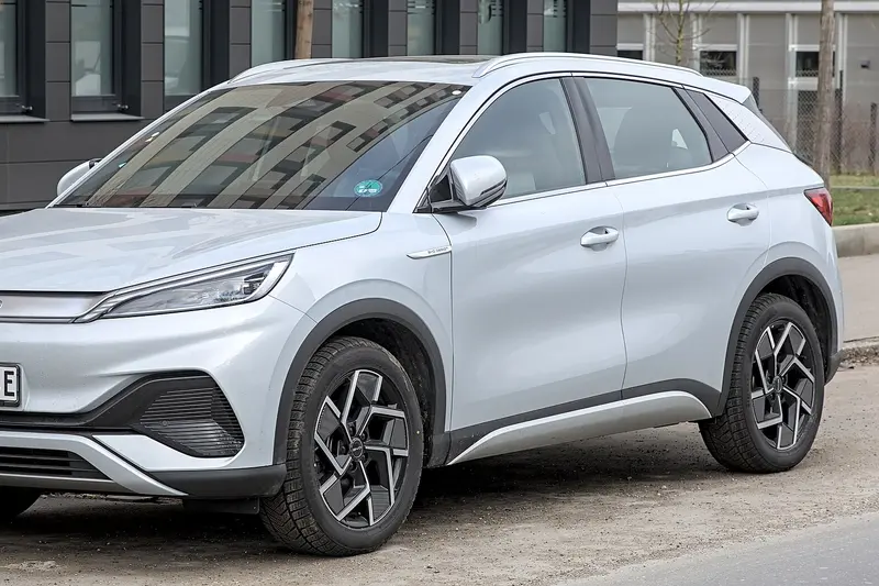 BYD ATTO 3, SUV, widok z przodu i z boku