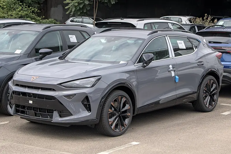 CUPRA Formentor, SUV, widok z przodu i z boku